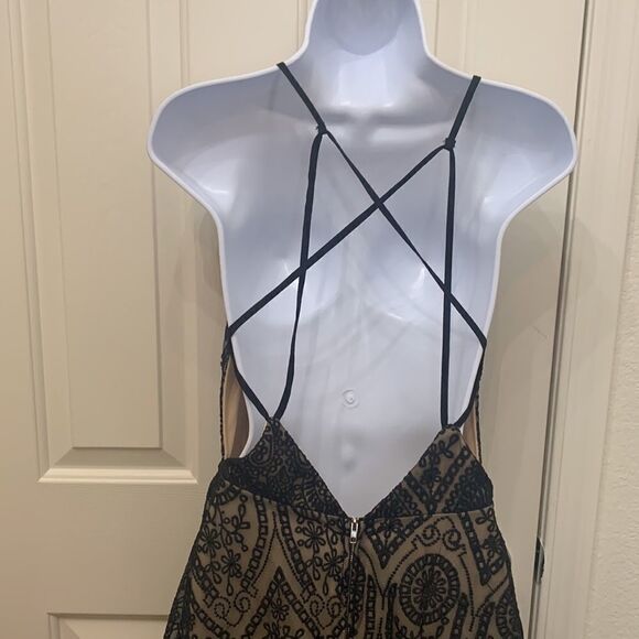 SanJoy Size Medium Black Lace Cream Spaghetti Strap Back Lined Circle Mini Dress - Picture 5 of 9